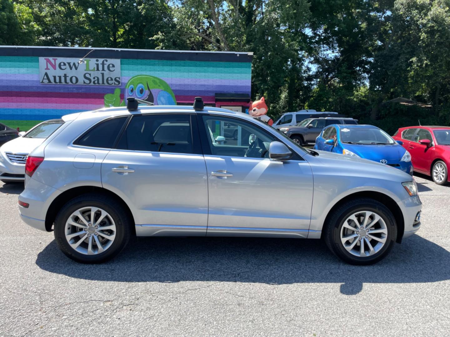 2015 SILVER AUDI Q5 2.0T QUATTRO PREMIUM PLUS (WA1LFAFP5FA) with an 2.0L engine, Automatic transmission, located at 5103 Dorchester Rd., Charleston, SC, 29418-5607, (843) 767-1122, 36.245171, -115.228050 - Local Trade-in with Leather, Panoramic Sunroof, Navigation, Backup Camera, CD/Bluetooth/Radio, Dual Climate Control, Power Everything (windows, locks, seats, mirrors), Memory/Heated Seats, Power Liftgate, All-weather Mats, Push Button Start, Keyless Entry, Alloy Wheels. Clean CarFax (no accidents re - Photo#7